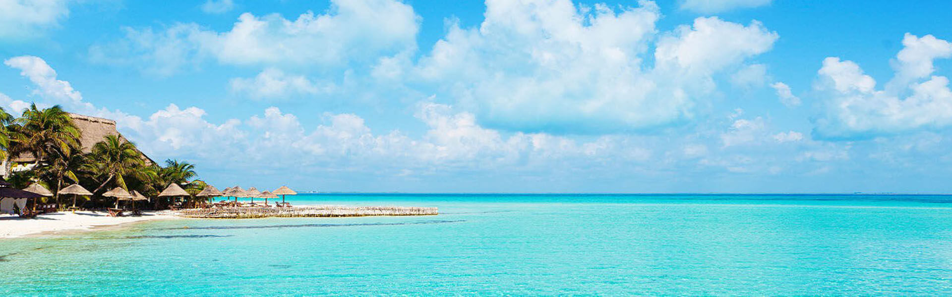 Picture of the clear blue water and white sand in Cancun, Mexico